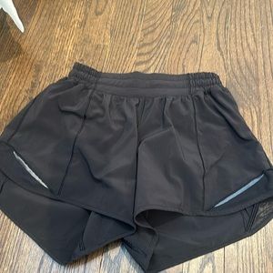lululemon 4” hotty hots